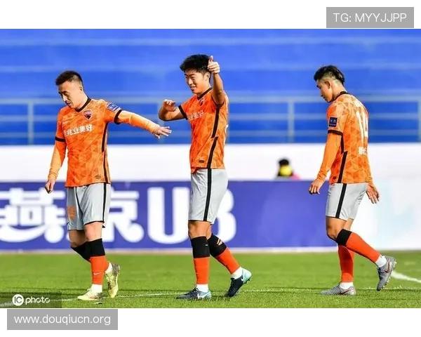 斗球直播足球直播专业解说带你深入了解比赛背后的精彩故事